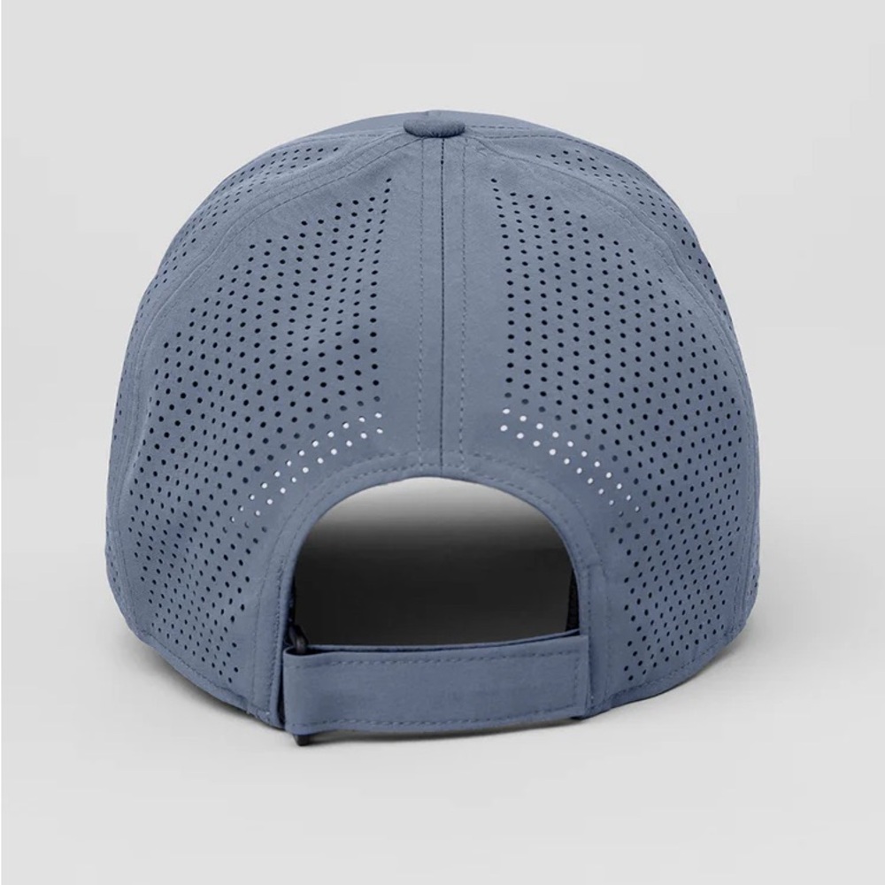 ALO YOGA | ✨NEW✨ Performance District Trucker Hat in Bluestone - Picture 5 of 6